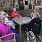 Eis essen im Sommer